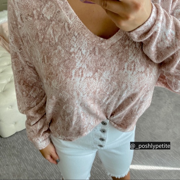 Freshman snakeskin slouchy v-neck pullover sweater - Picture 14 of 15